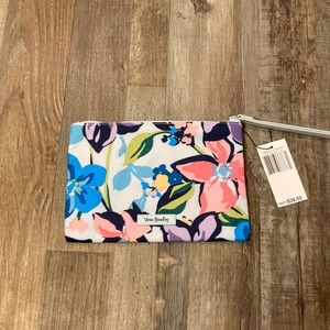 Vera Bradley Lighten Up Wristlet Marian Floral!